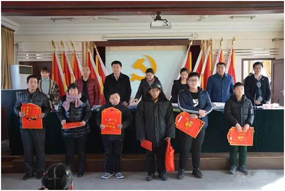 長田實業(yè)攜手共青團(tuán)“青春扶貧?益暖泉城”青少年暖冬行動走進(jìn)太平街道